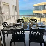 Beachfront With Sea View Apartamento *