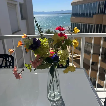 Apartment Beachfront With Sea View *