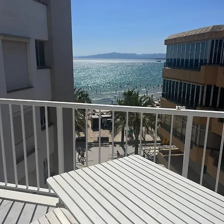 Apartment Beachfront With Sea View *