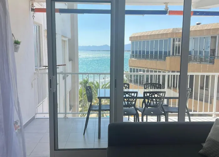 Appartamento Beachfront With Sea View