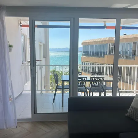 شقة Beachfront With Sea View