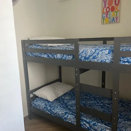 Beachfront With Sea View דירה
