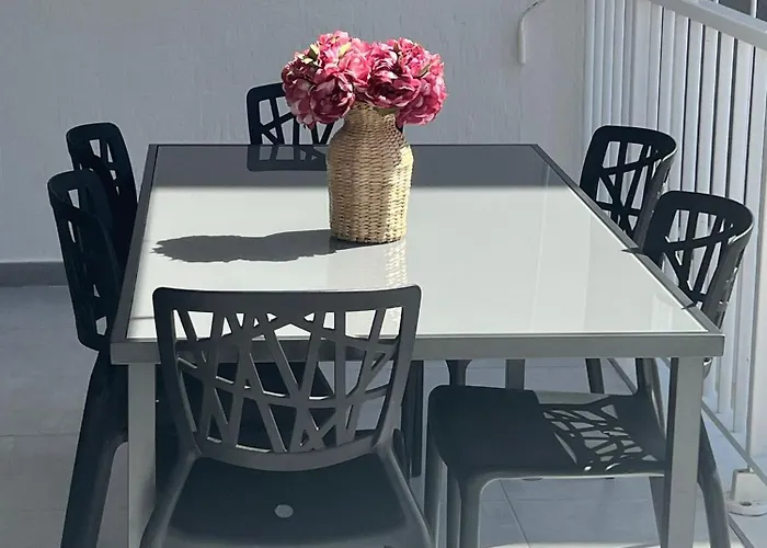 Beachfront With Sea View شقة سالو