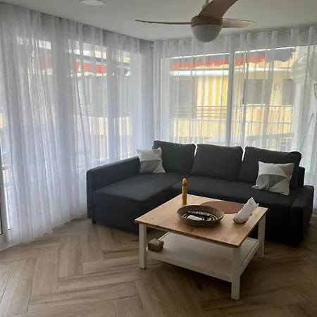 Beachfront With Sea View Διαμέρισμα *